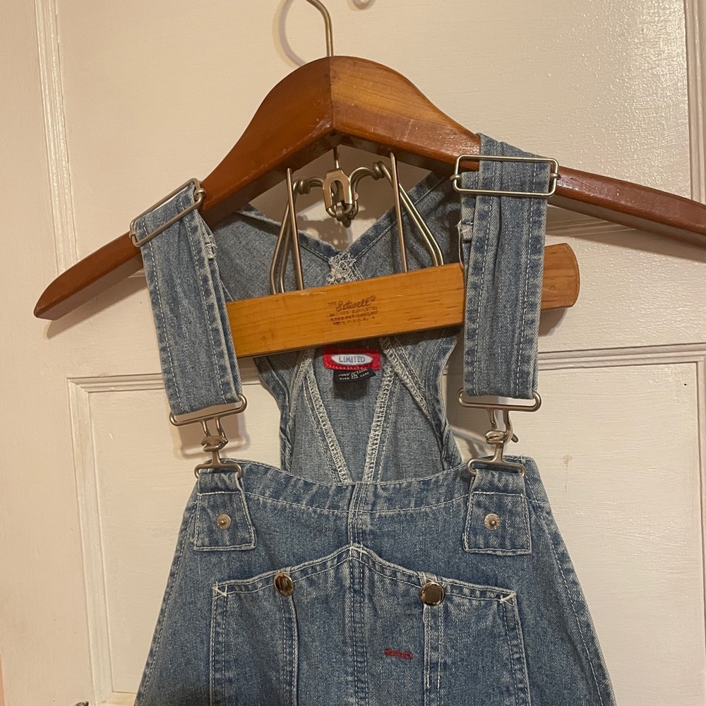 Vintage Limited Overalls

In great condition. No holes, tears, or stains